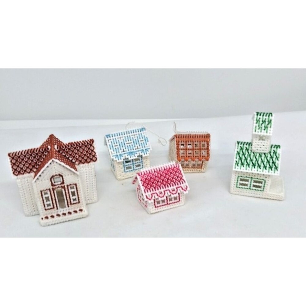Vtg Handcrafted Mini Plastic Canvas Needlepoint 5pc Village Set